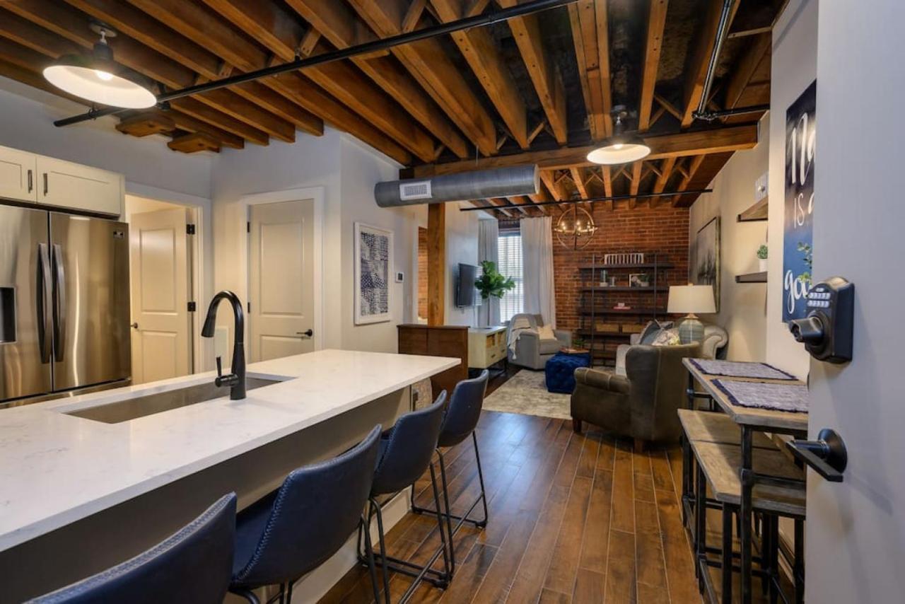 Regal Retreat In Pool Gym Free Parking * Nashville