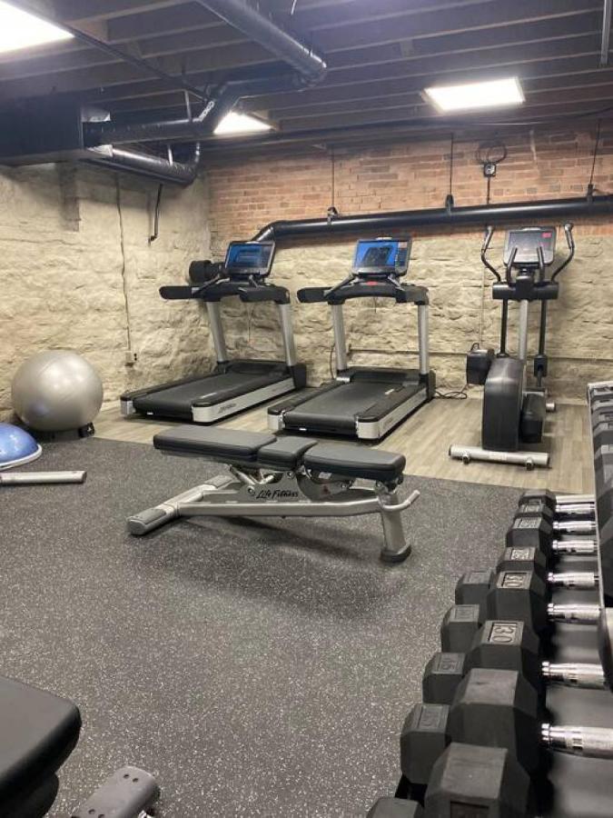 Regal Retreat In Pool Gym Free Parking *