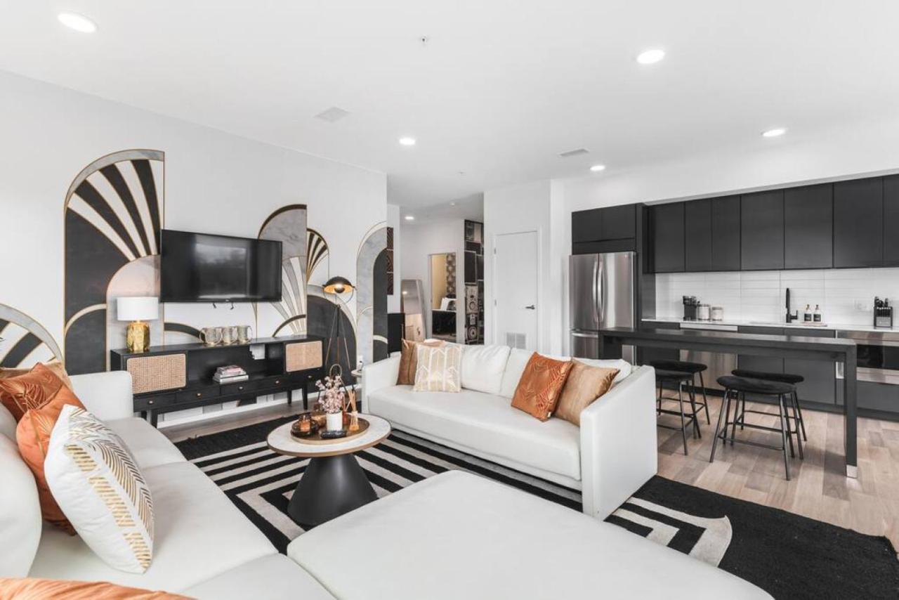 Apartment 3 Bedroom Oasis On The River With 2 Private Patios