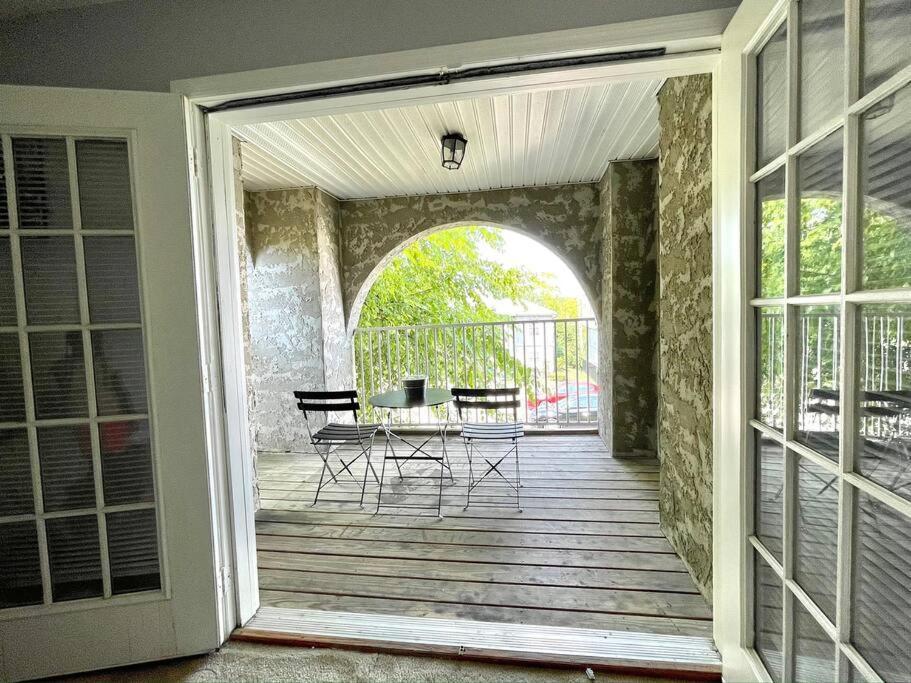 Apartment Lovely 2-bedroom W/balcony And Free Parking