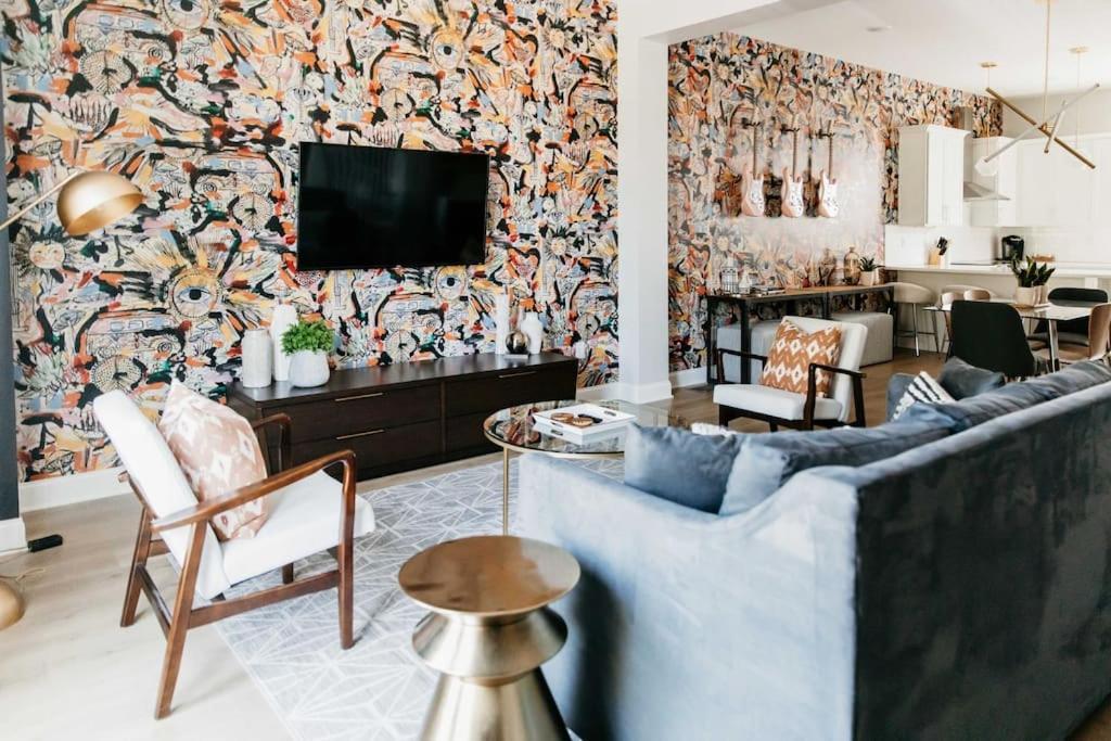 Designer~8 Mins 2 Broadway~balcony~sleeps 10~new Nashville