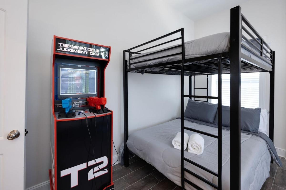 Nash Luxe W King & Fire Pit Fun & Games! Hotel 3*