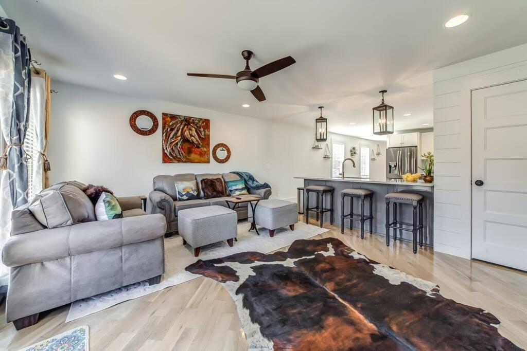 Nashville's Broadway: Your Spacious Holiday home Nashville