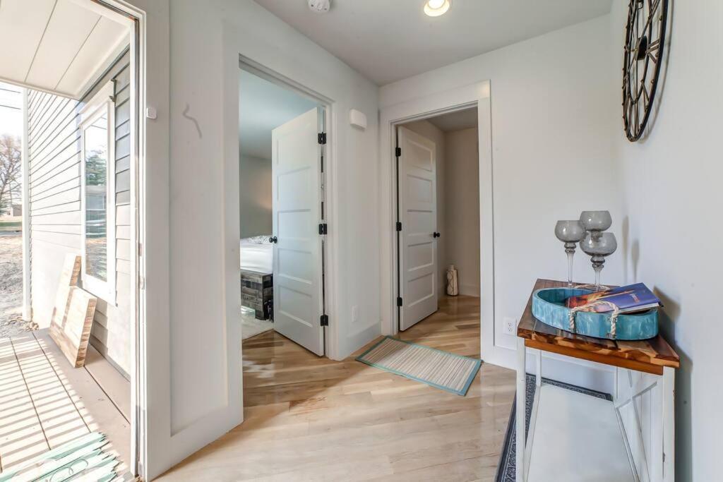 Nashville's Broadway: Your Spacious