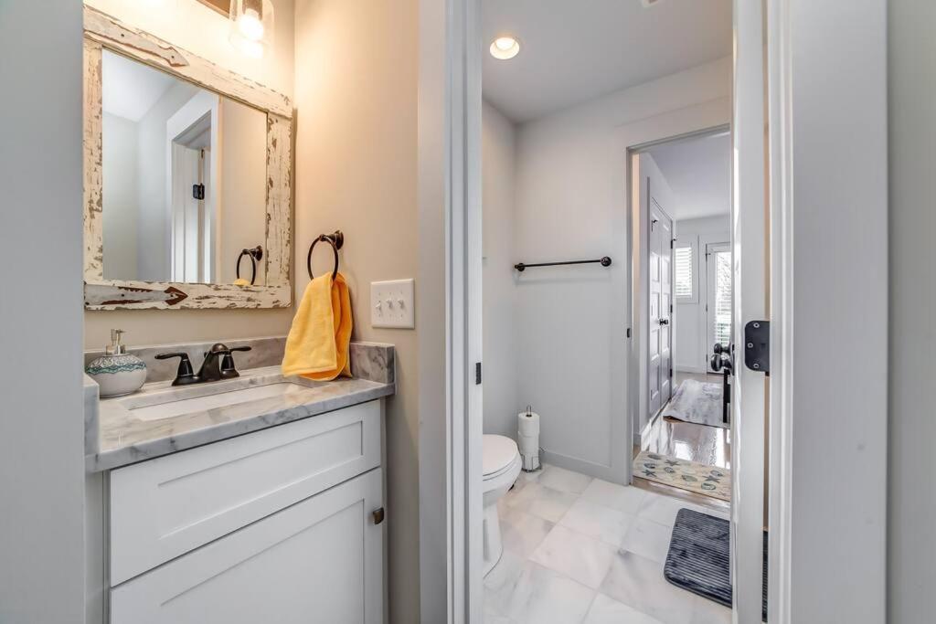 Nashville's Broadway: Your Spacious Nashville