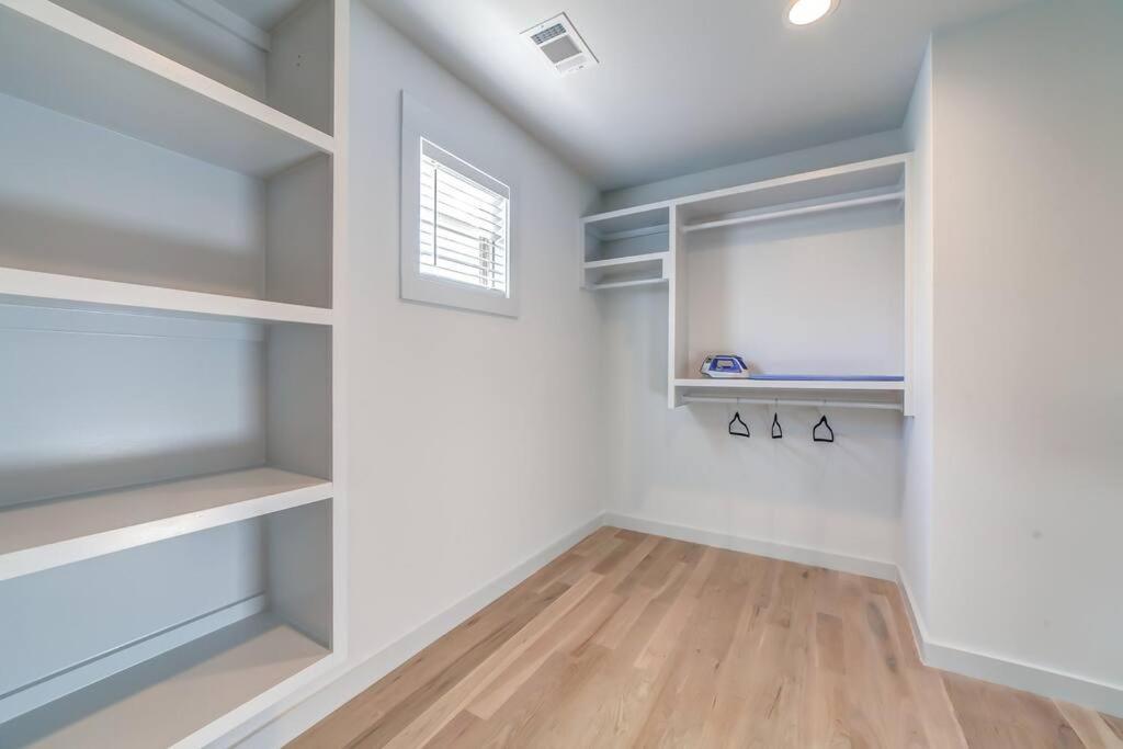 Nashville's Broadway: Your Spacious Holiday home *