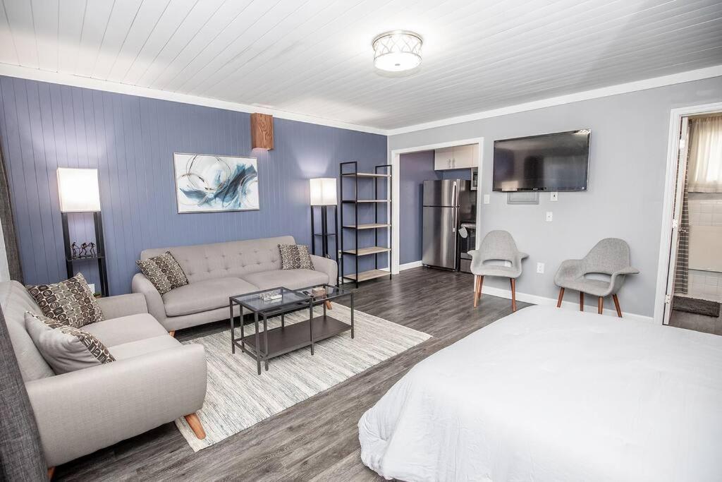 Walk To 12 South, 7 Min To Downtown, Free Parking! * Nashville