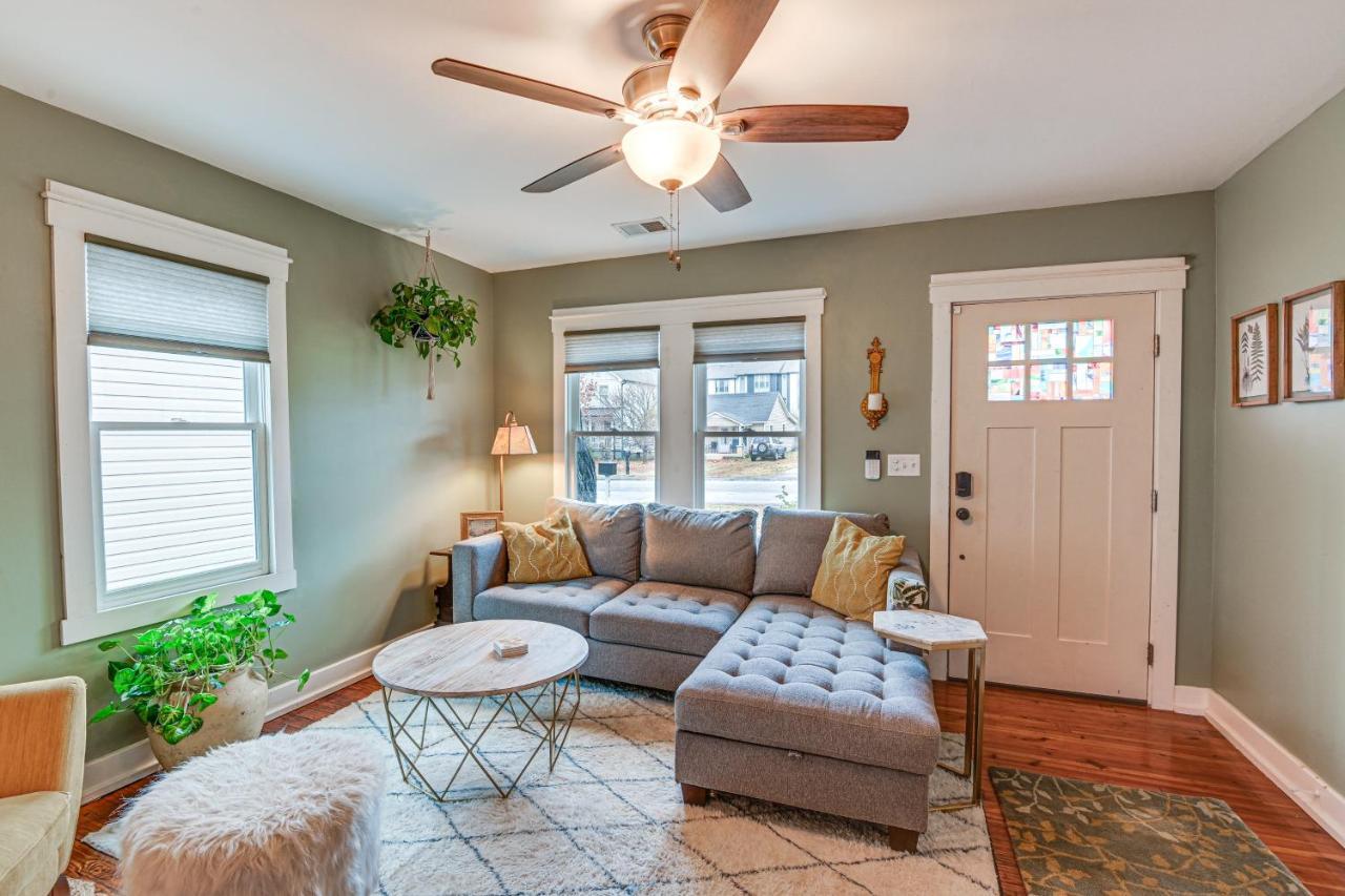 Charming With Fire Pit, Indoor Sauna! Holiday home Nashville