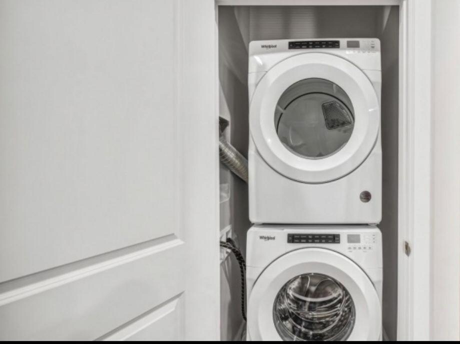Spacious Castle W Gym Pool Free Parking I Walk To Dowtown N Broadway Apartment Nashville