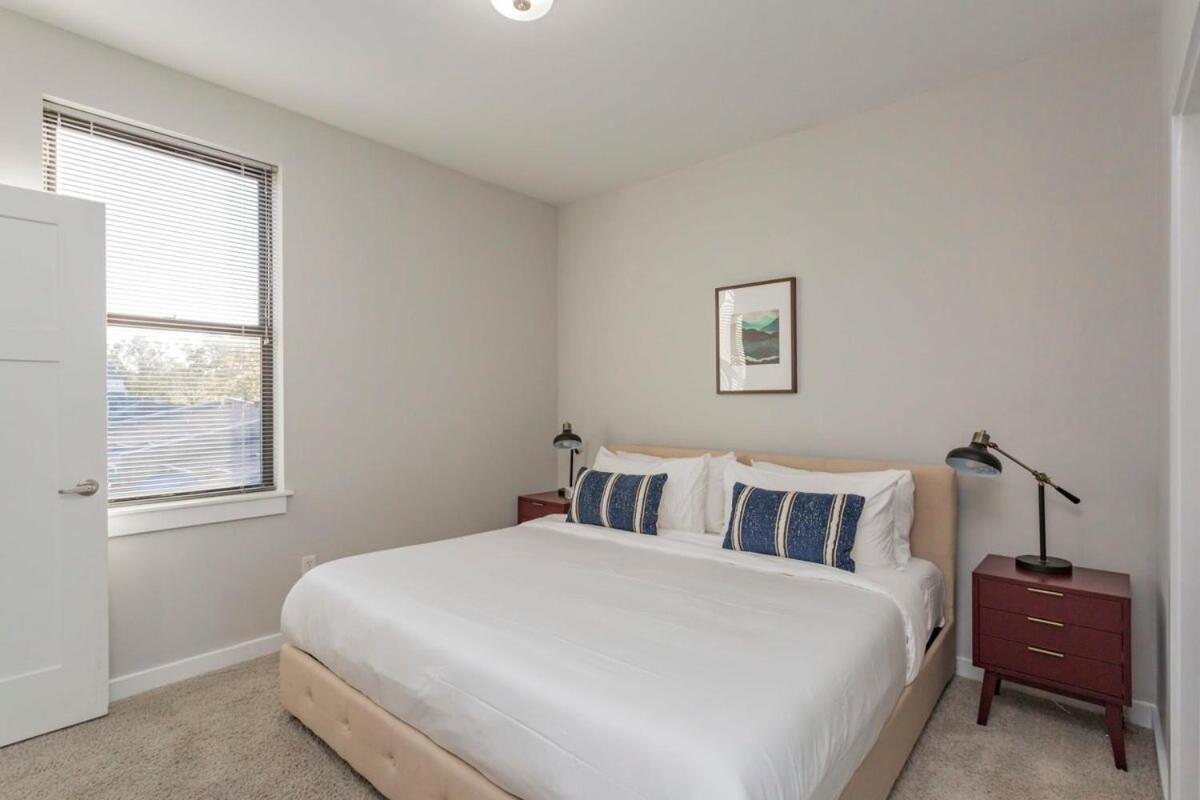 Two Cozysuites Stylish Music Row With Parking *