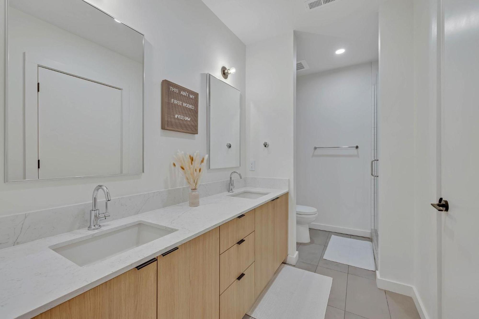 Hyve - Urban Yeehaw - Walk To Broadway Holiday home *
