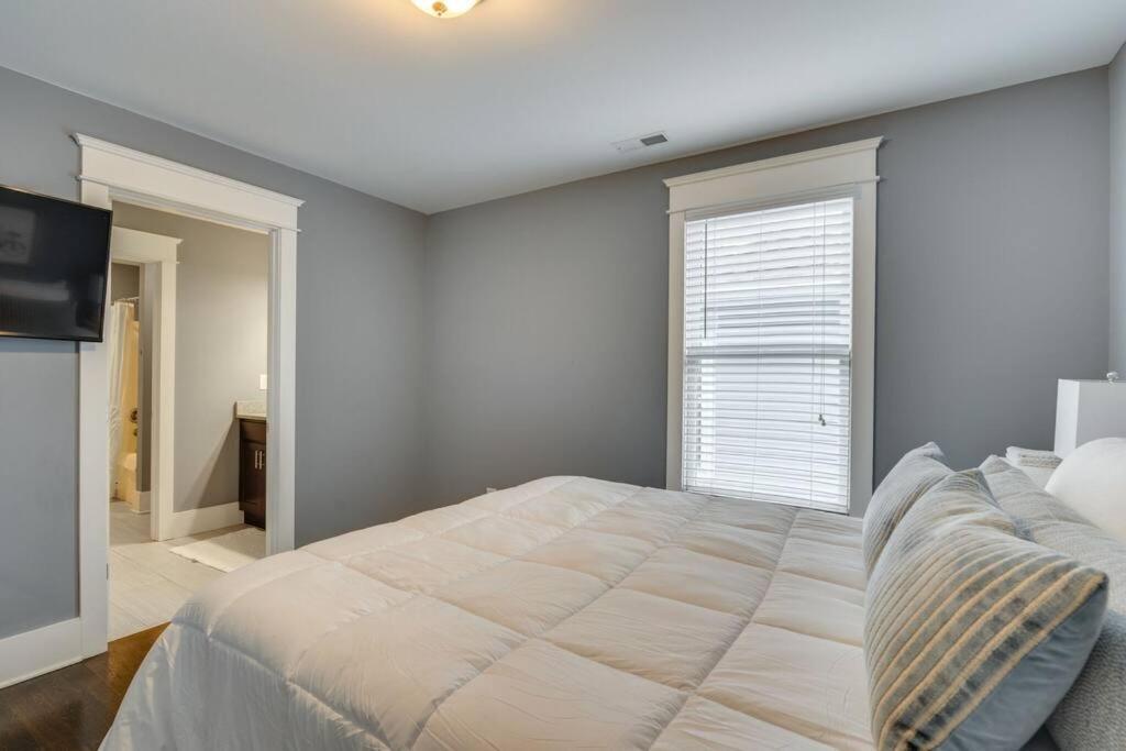 New 7 Mins To Broadway Sleeps 8 Holiday home Nashville