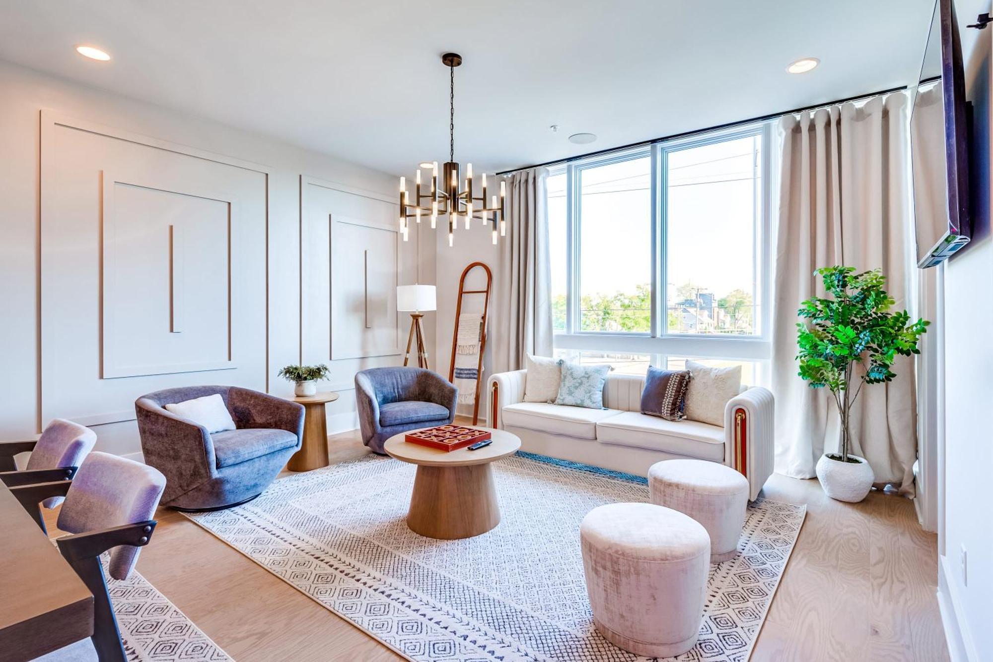 Sky High Cowgirl Luxe 4br With Rooftopdeck Karaoke Holiday home Nashville