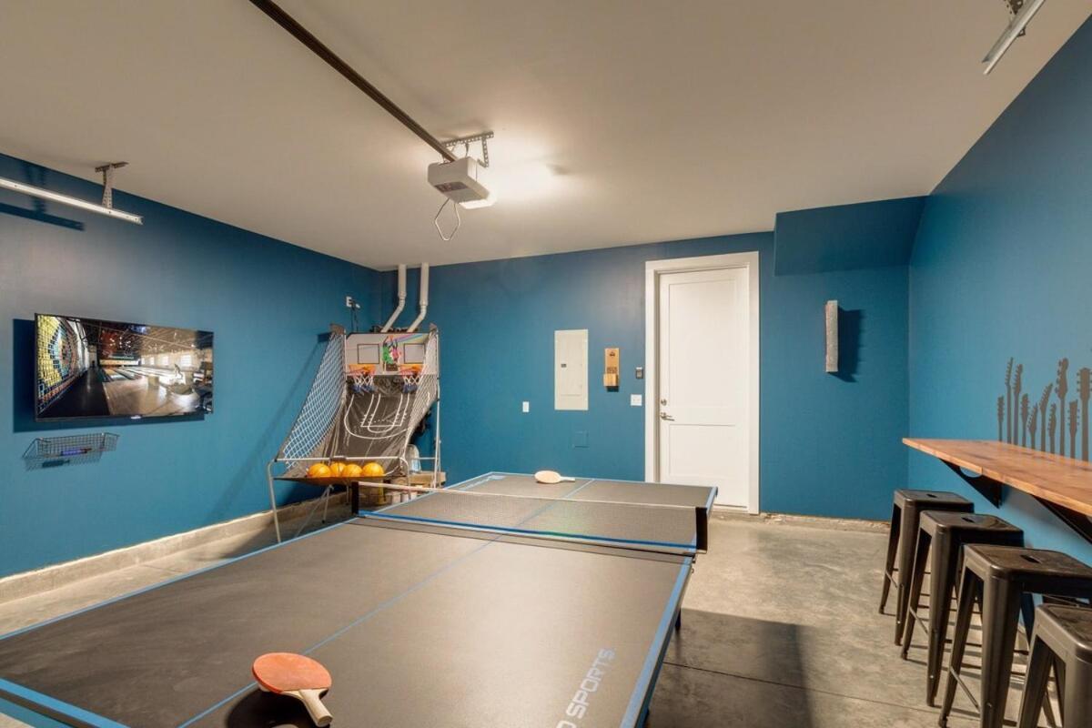 Mega - 24 Beds And Karaoke 4* Nashville