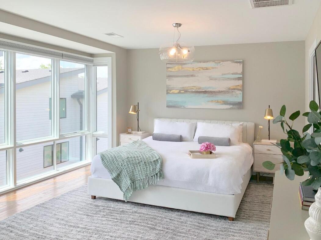 Downtown Luxury - 10 Beds & Free Parking