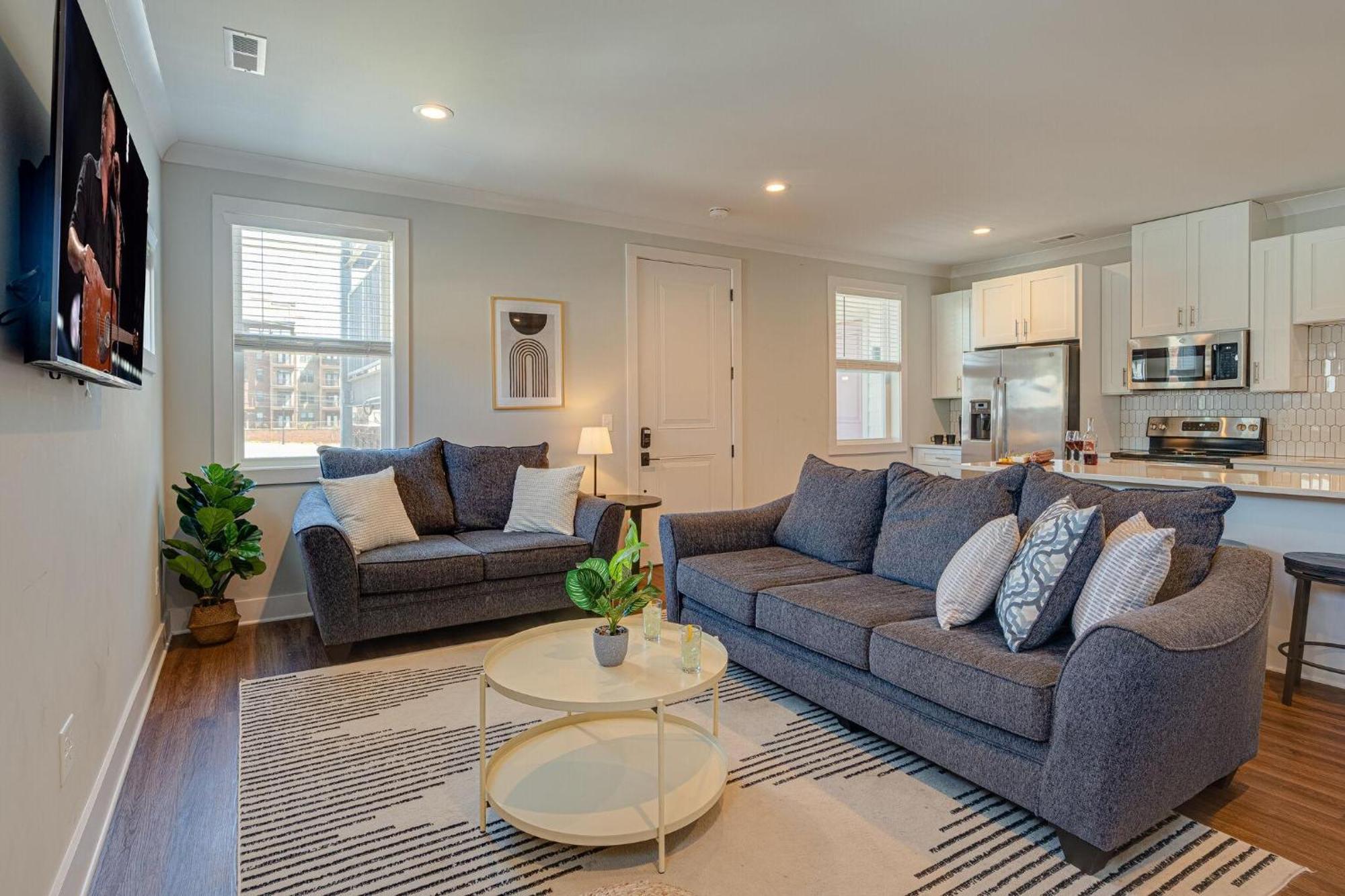 Modern Melrose-2 Bedroom Condo-5 Mins To Broadway Holiday home *