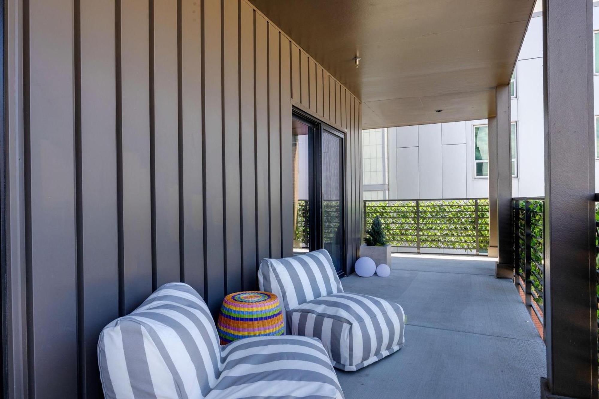 Hyve - Artpop - Walk To Broadway *