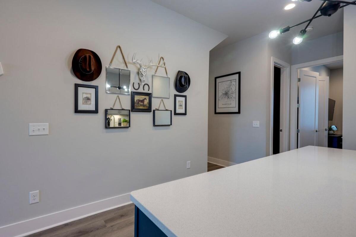 Holiday home New Lux Townhome 6 Mins To Dt Rooftop Sleeps 12 Nashville