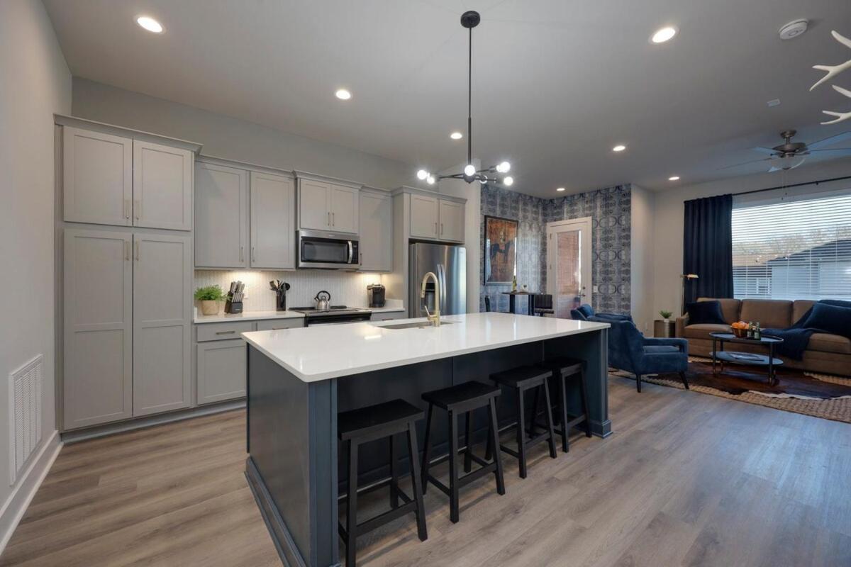 New Lux Townhome 6 Mins To Dt Rooftop Sleeps 12 Holiday home