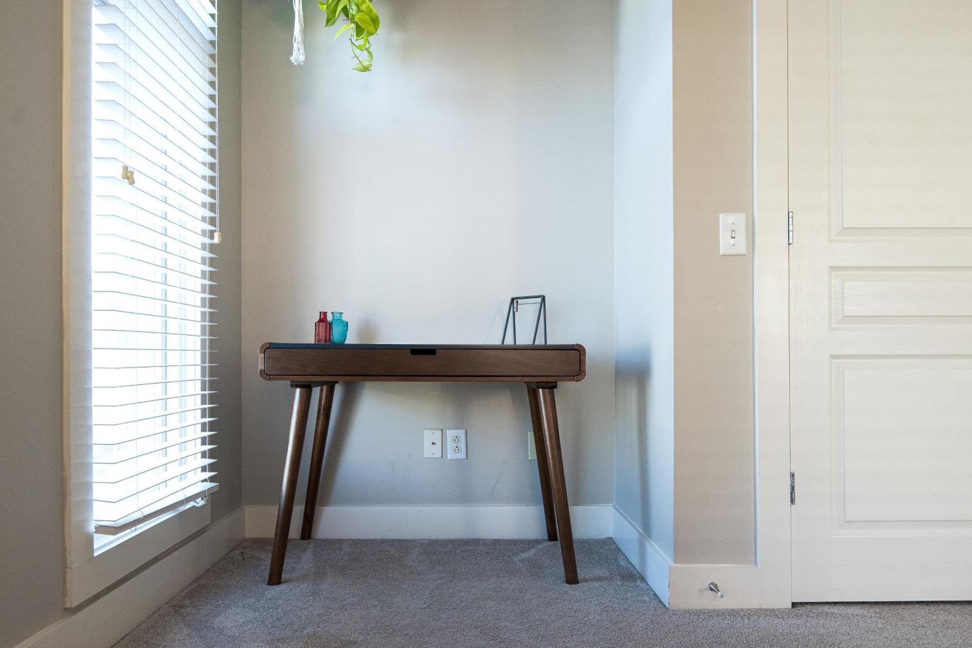 Apartment With Balcony Close To Broadway