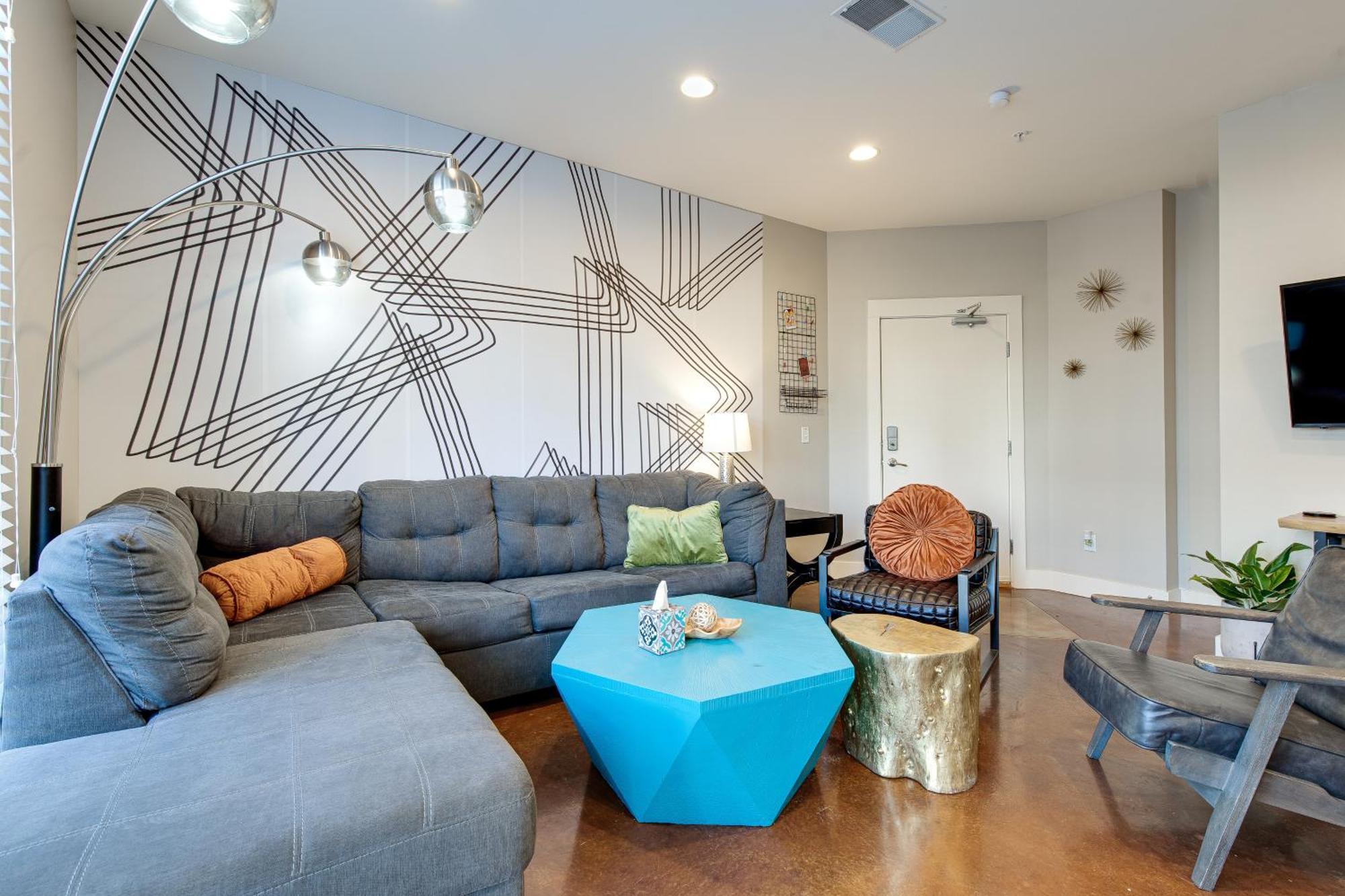 Apartment With Balcony Close To Broadway *