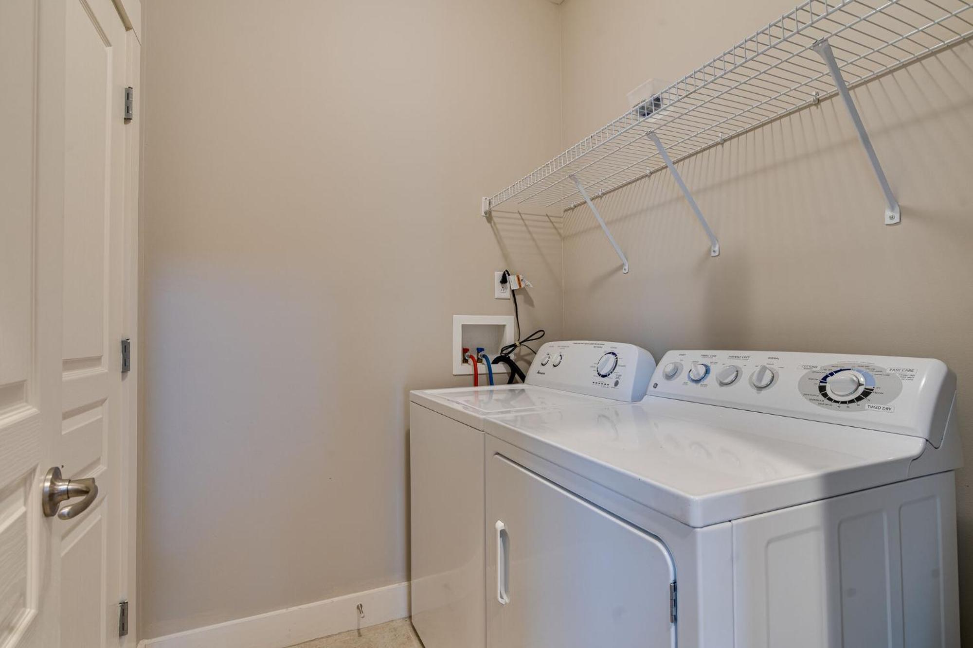 The Celebrity - Minutes To Broadway With A Balcony *