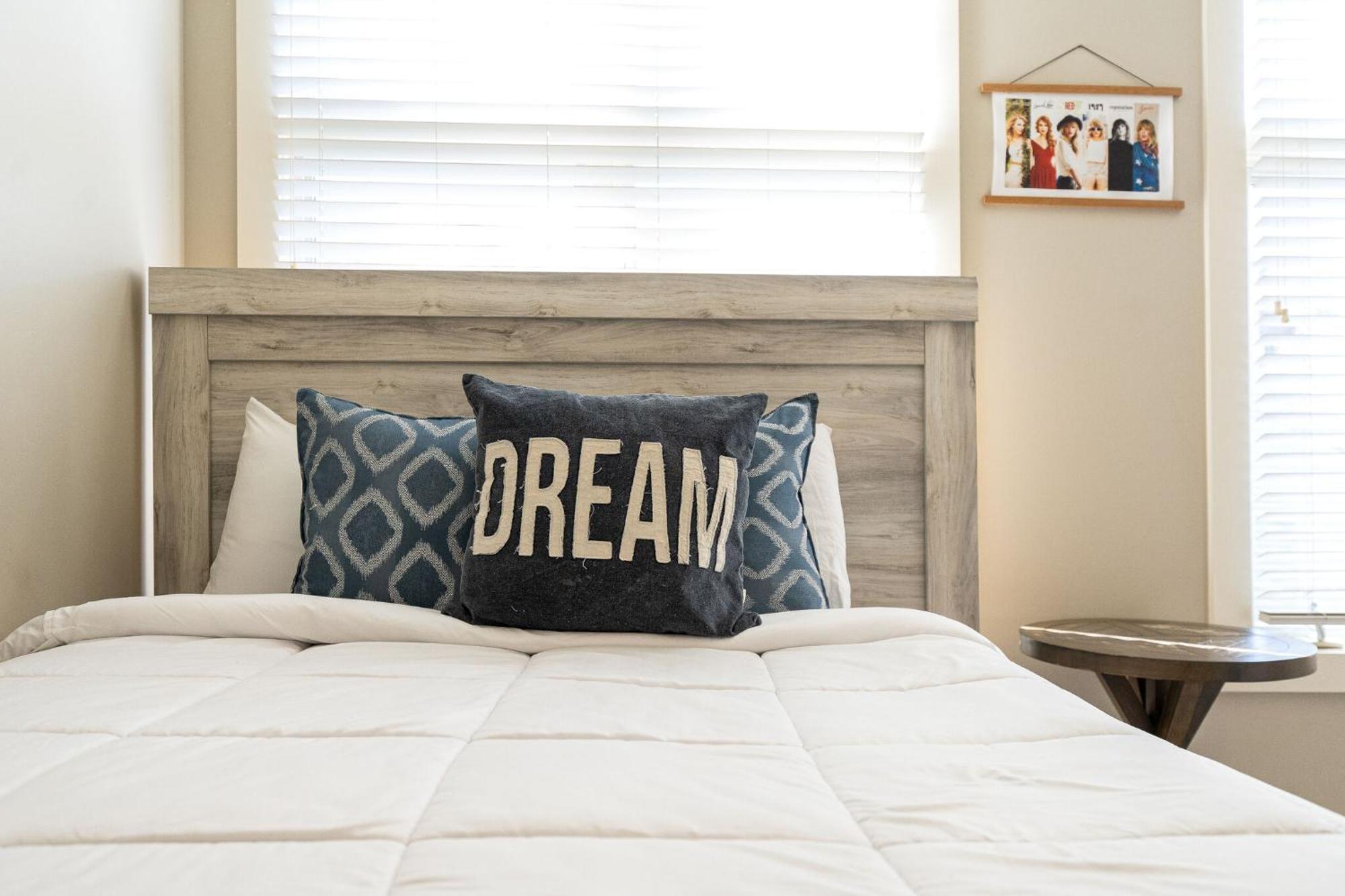 The Celebrity - Minutes To Broadway With A Balcony Apartment Nashville