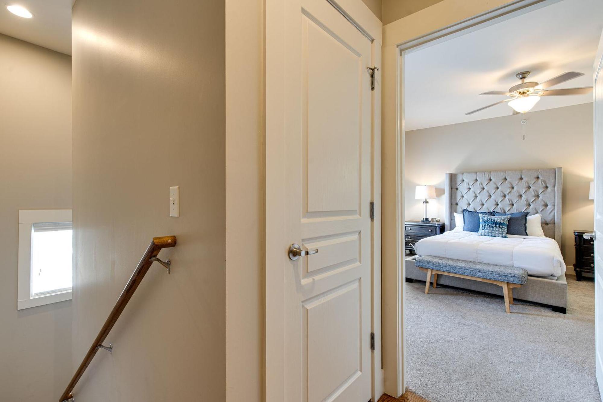 The Celebrity - Minutes To Broadway With A Balcony Nashville