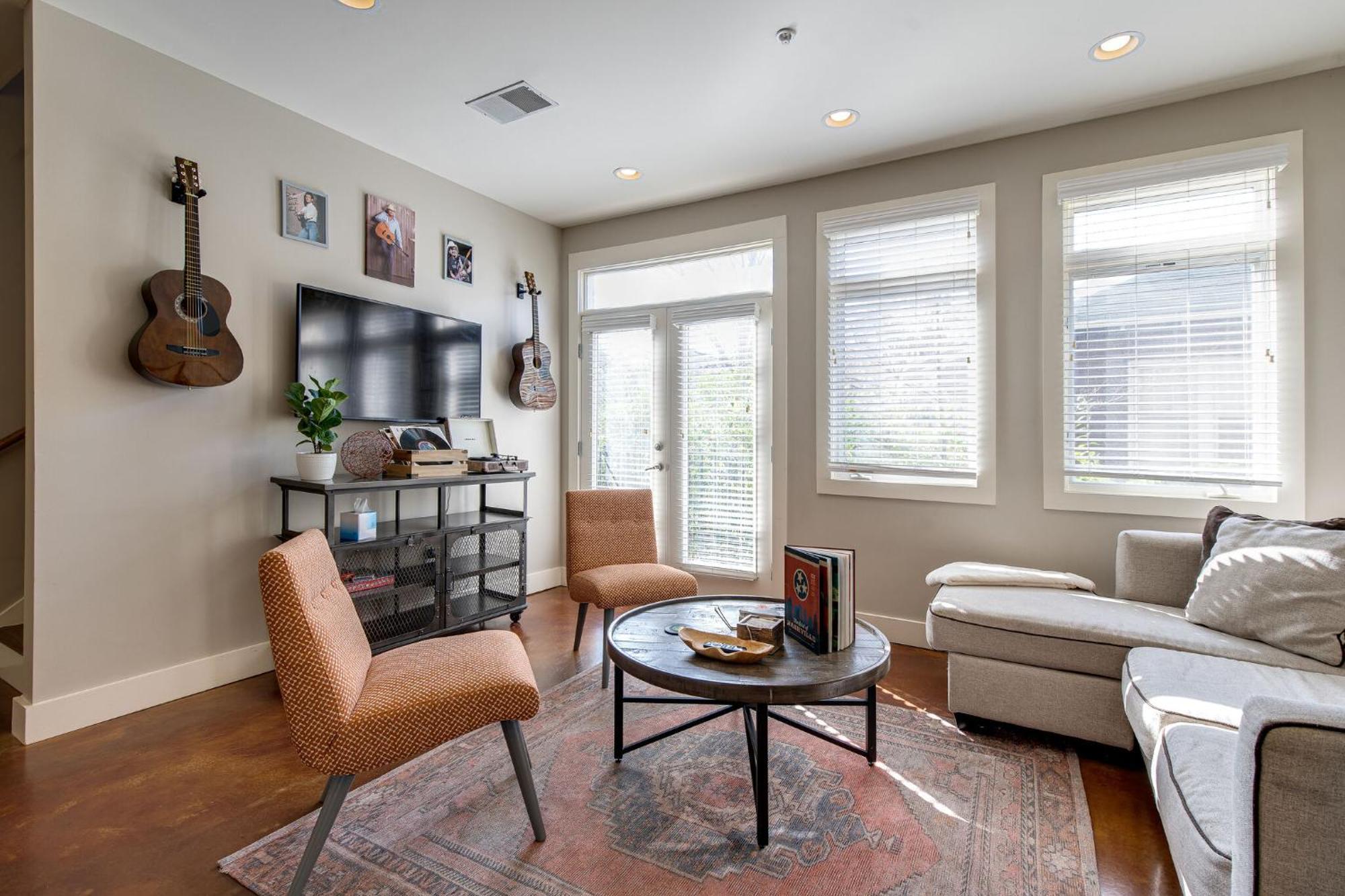 The Celebrity - Minutes To Broadway With A Balcony Apartment Nashville