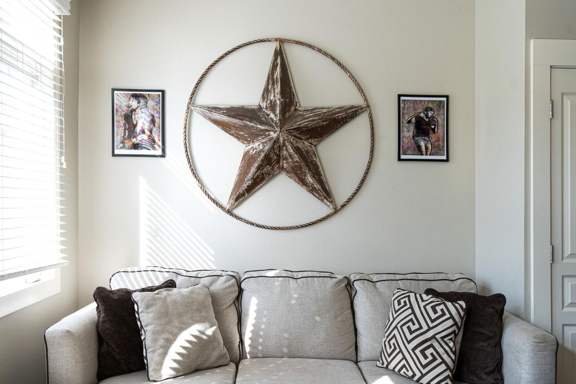 The Celebrity - Minutes To Broadway With A Balcony Apartment