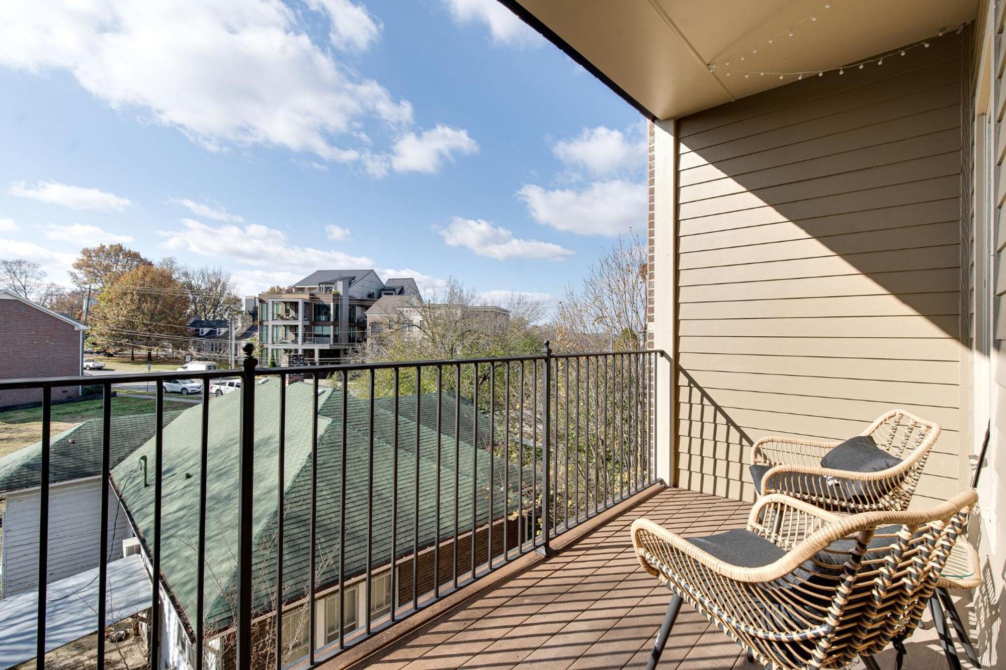 The Celebrity - Minutes To Broadway With A Balcony Apartment Nashville