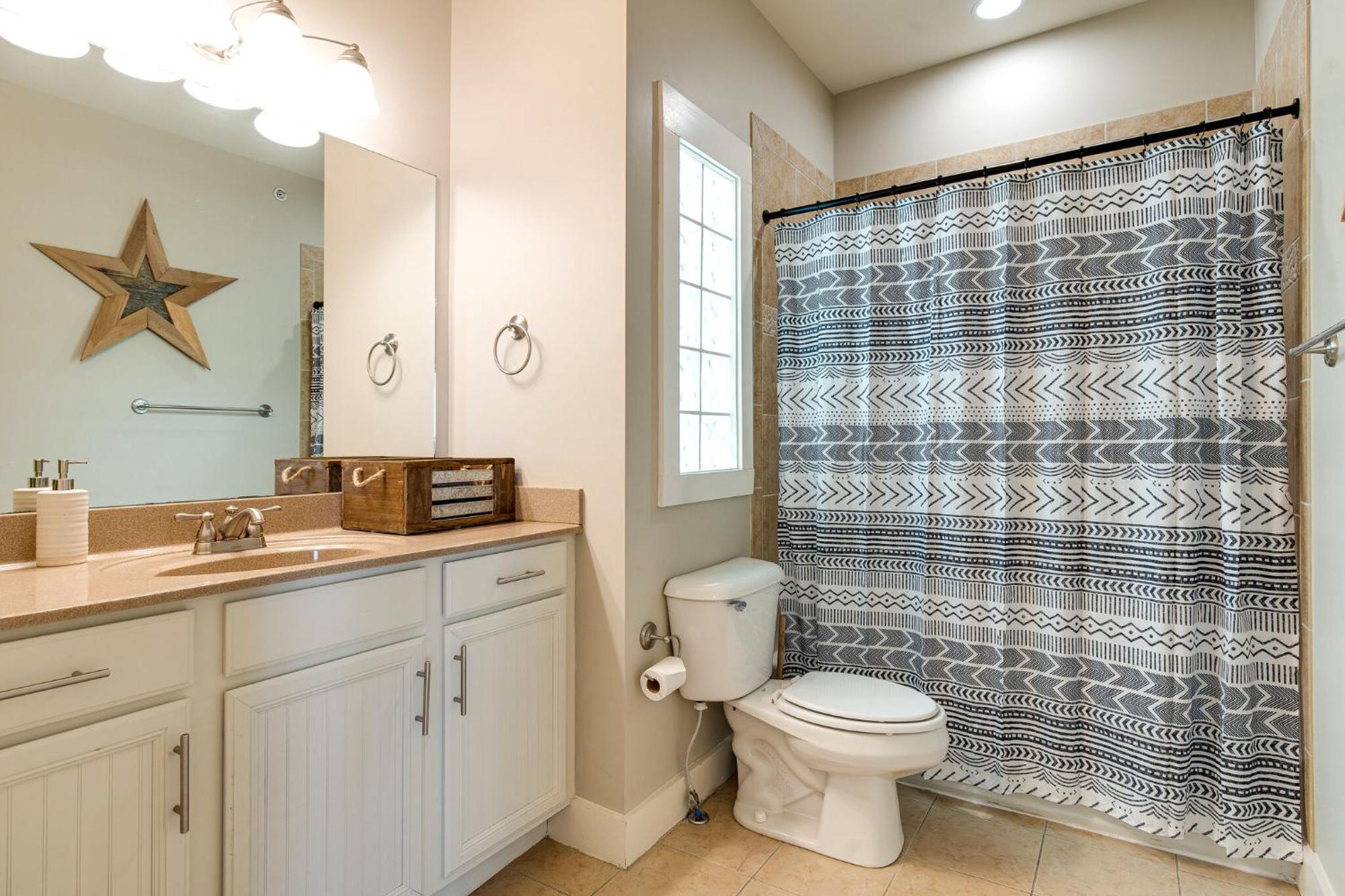 The Celebrity - Minutes To Broadway With A Balcony *