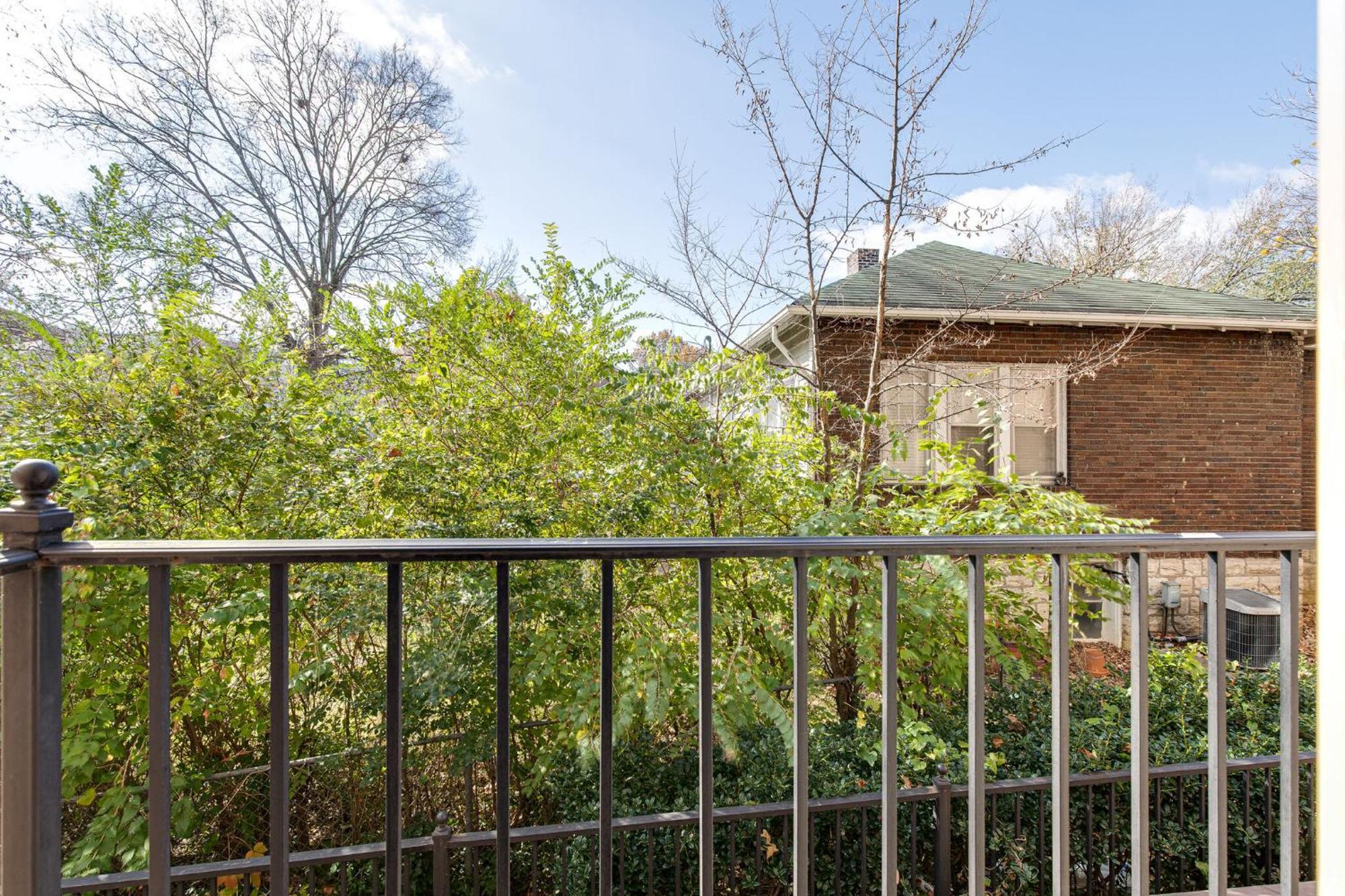 The Celebrity - Minutes To Broadway With A Balcony * Nashville