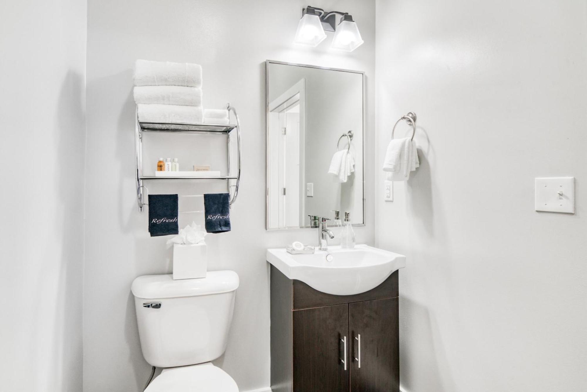 Cozysuites Music Row Bold 1br W Free Parking Apartment