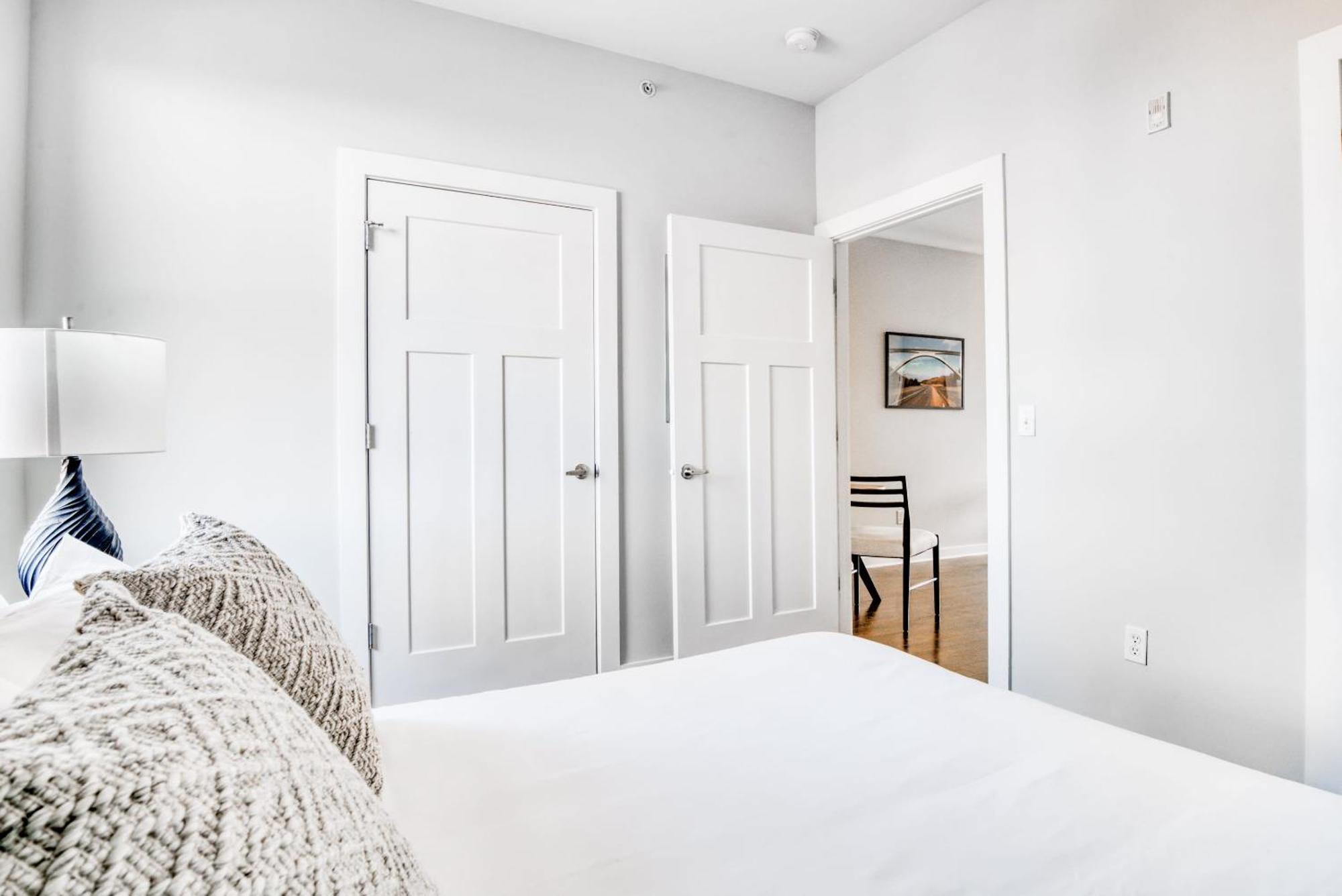 Cozysuites Music Row Bold 1br W Free Parking Apartment