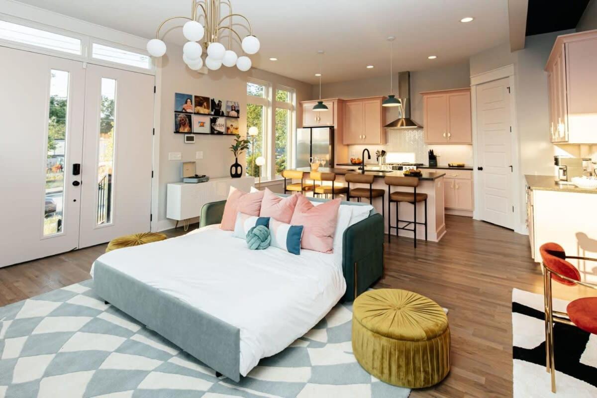 Designer Single Family House-rooftop- Hot Tub Holiday home *