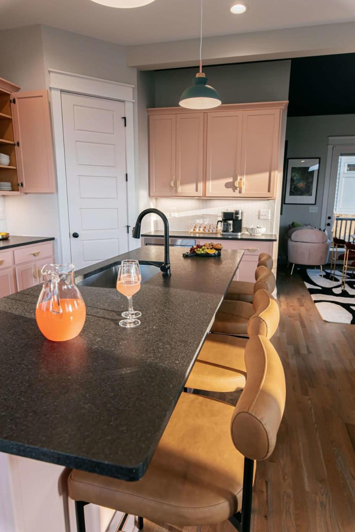 Holiday home Designer Single Family House-rooftop- Hot Tub *