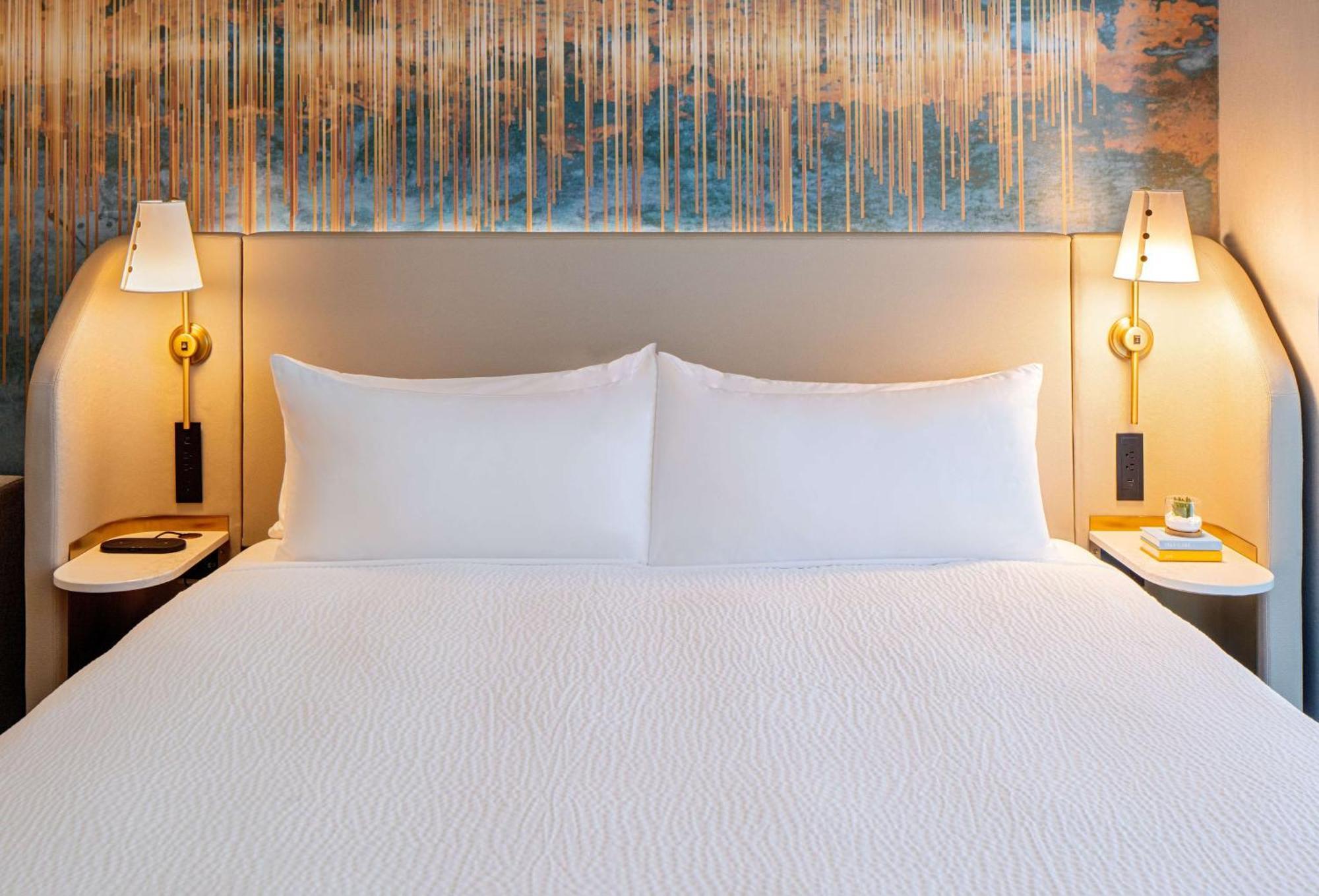 Tempo By Hilton Downtown Hotel 3*