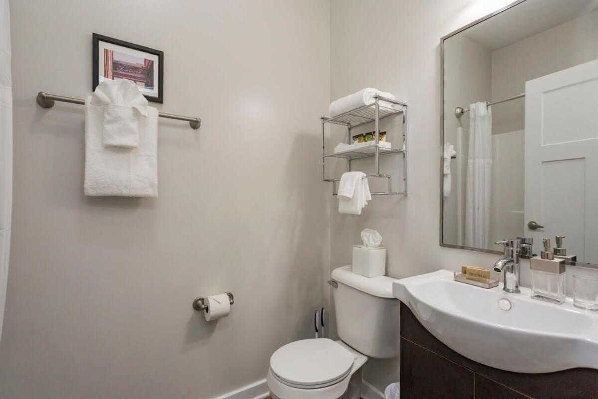 Apartment Cozysuites Music Row Stylish 2br-free Parking 59 Nashville
