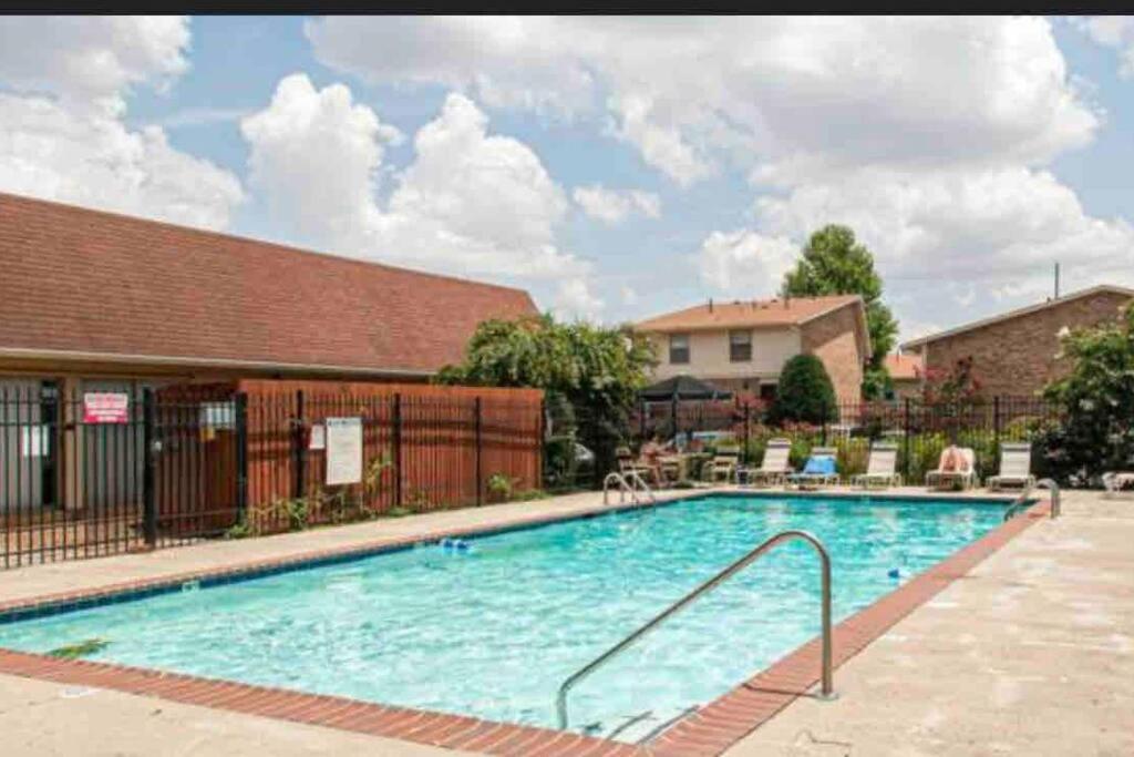 Apartment Lovely 1 Bedroom Located In Greenhills.