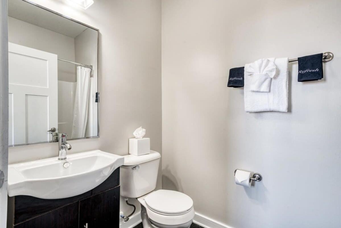 Cozysuites Music Row Spacious 2br W Free Parking31 Apartment