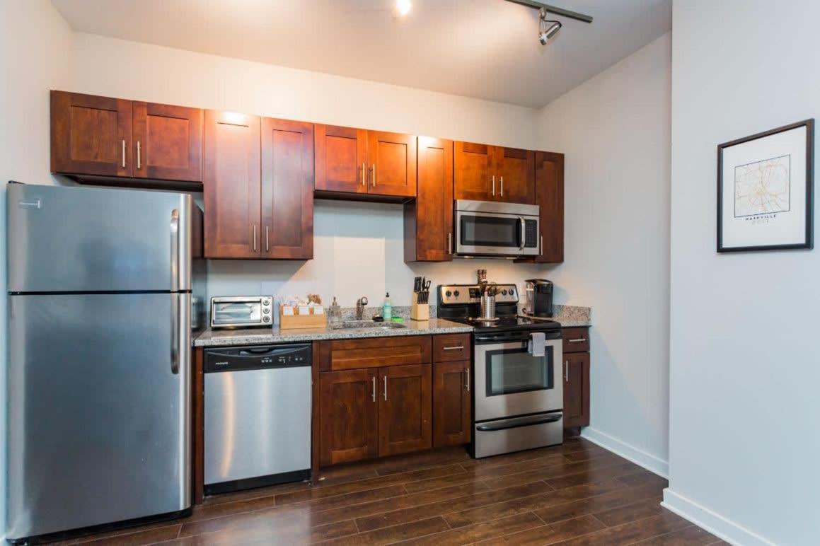 Cozysuites Musicrow Alluring 1br W Free Parking 43 Apartment