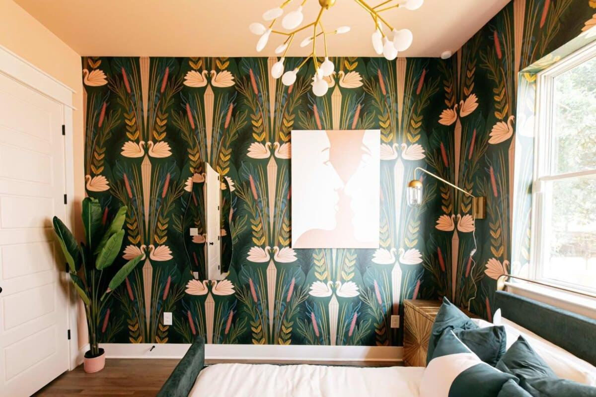 Designer Single Family House-rooftop- Hot Tub Holiday home