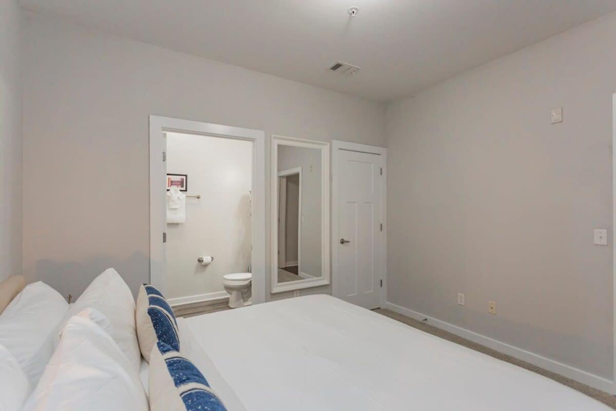 Apartment Cozysuites Music Row Stylish 2br Free Parking 44 Nashville
