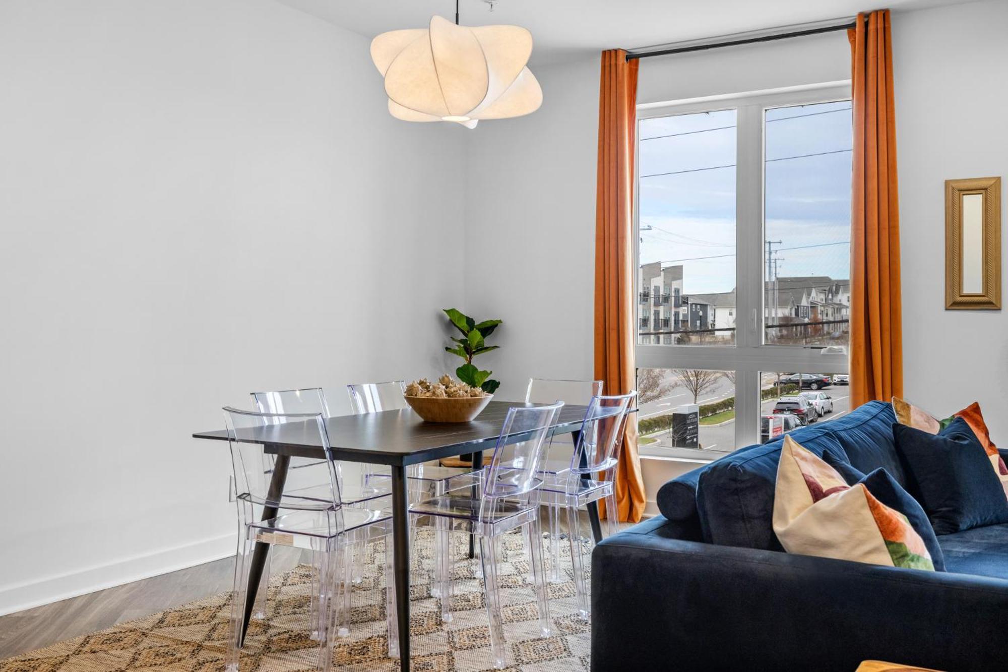 Apartment Modern, Free Parking, Walk To Everything *