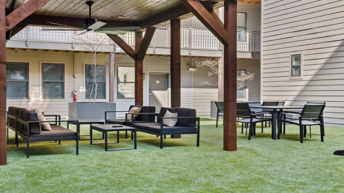 Apartment Cozysuites Two Spacious Music Row With Parking