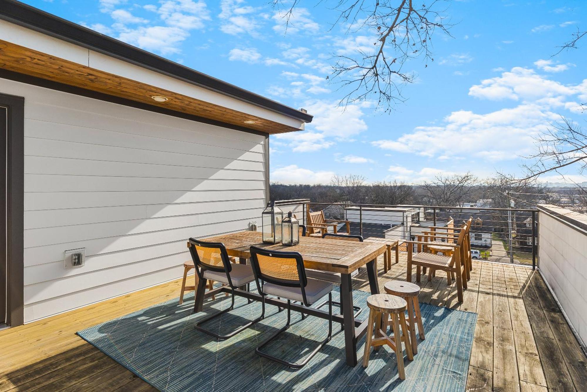 Holiday home Modern Luxury Rooftop Deck, 3 Mi To Downtown Nashville
