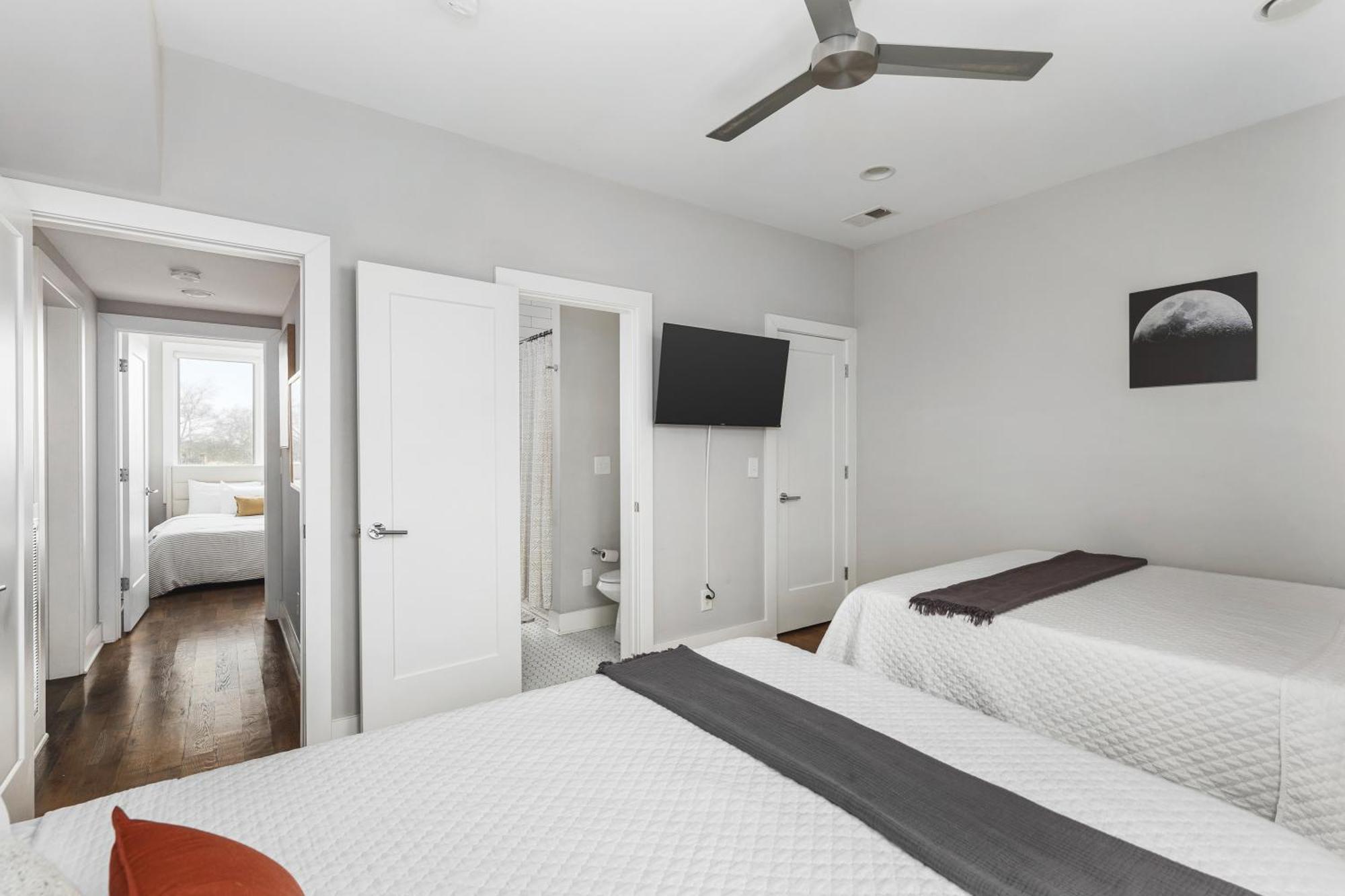 Modern Luxury Rooftop Deck, 3 Mi To Downtown
