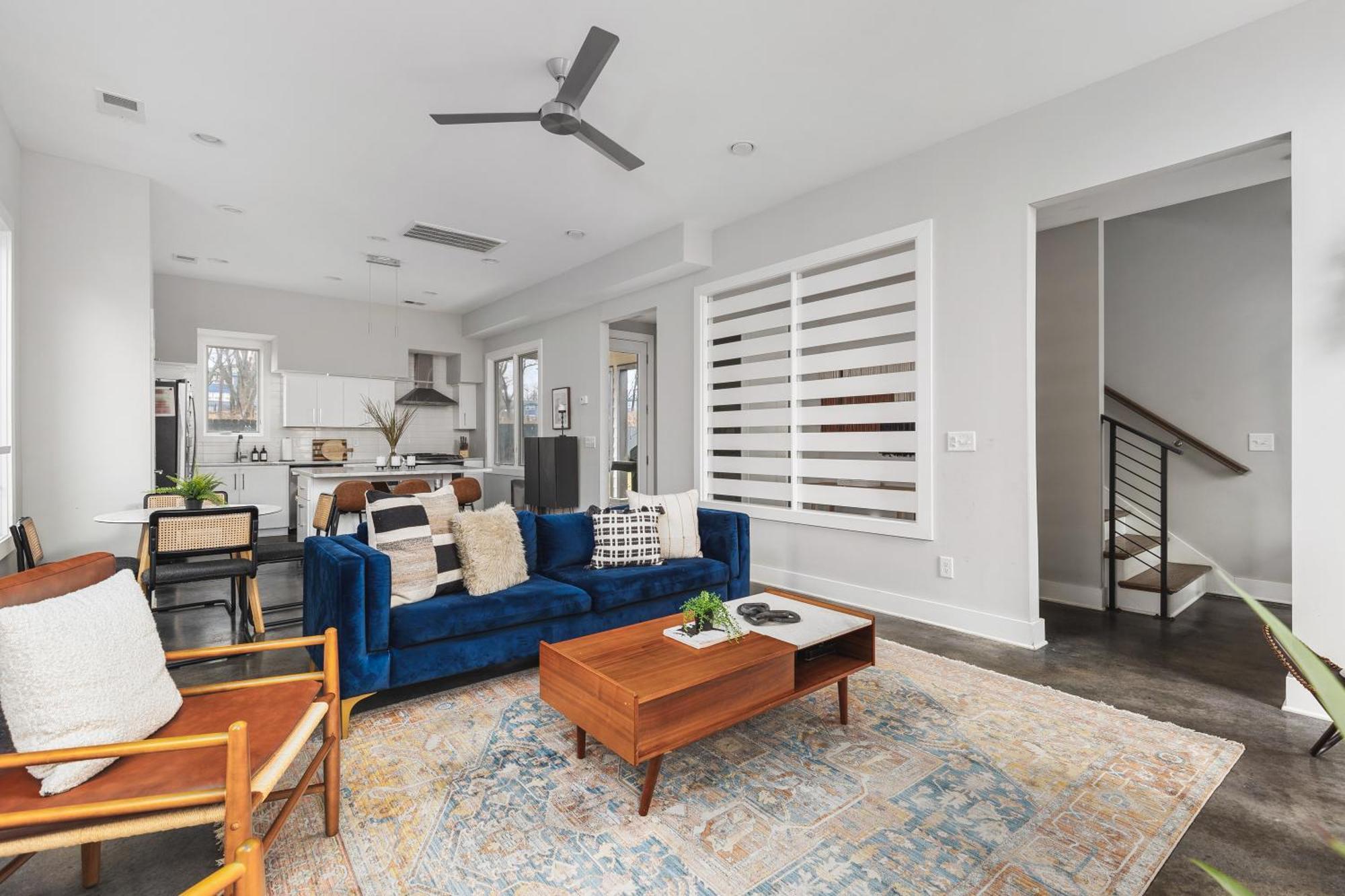 Holiday home Modern Luxury Rooftop Deck, 3 Mi To Downtown *