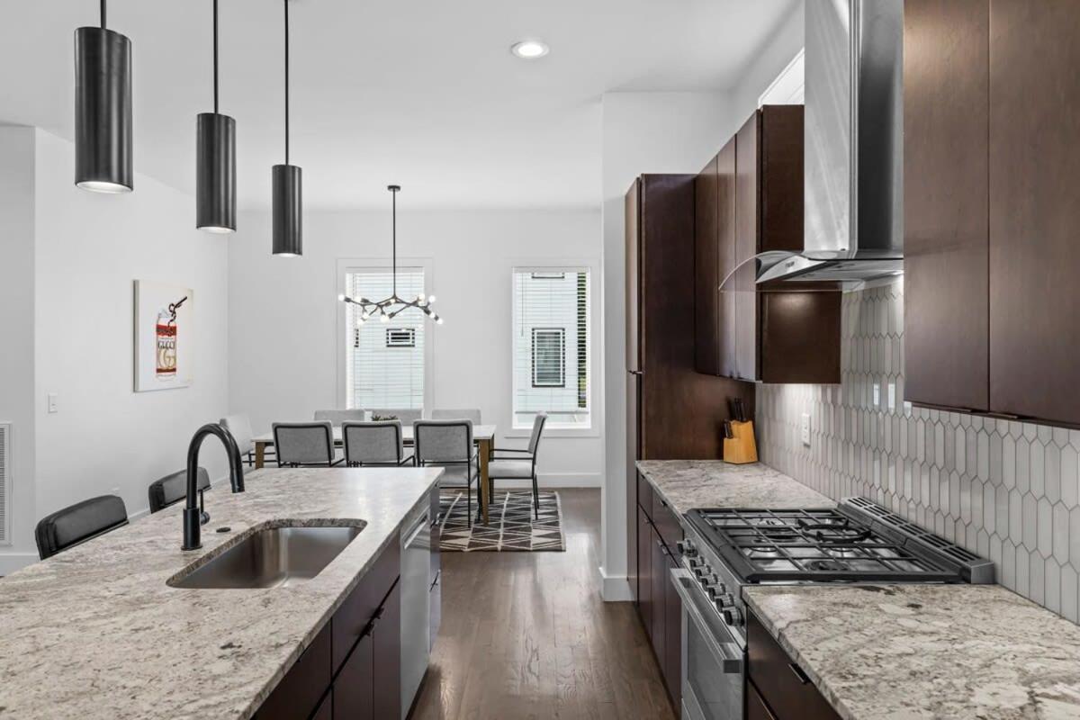 Magnificent 4 Bedroom -w Balcony & Fireplace * Nashville